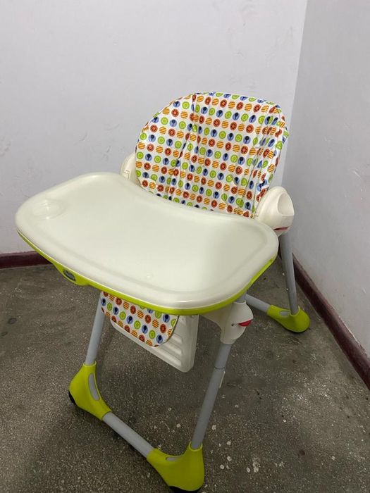 Vând scaun de masa Chicco