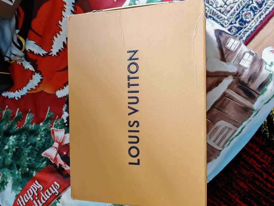 Vând adidași LV noi