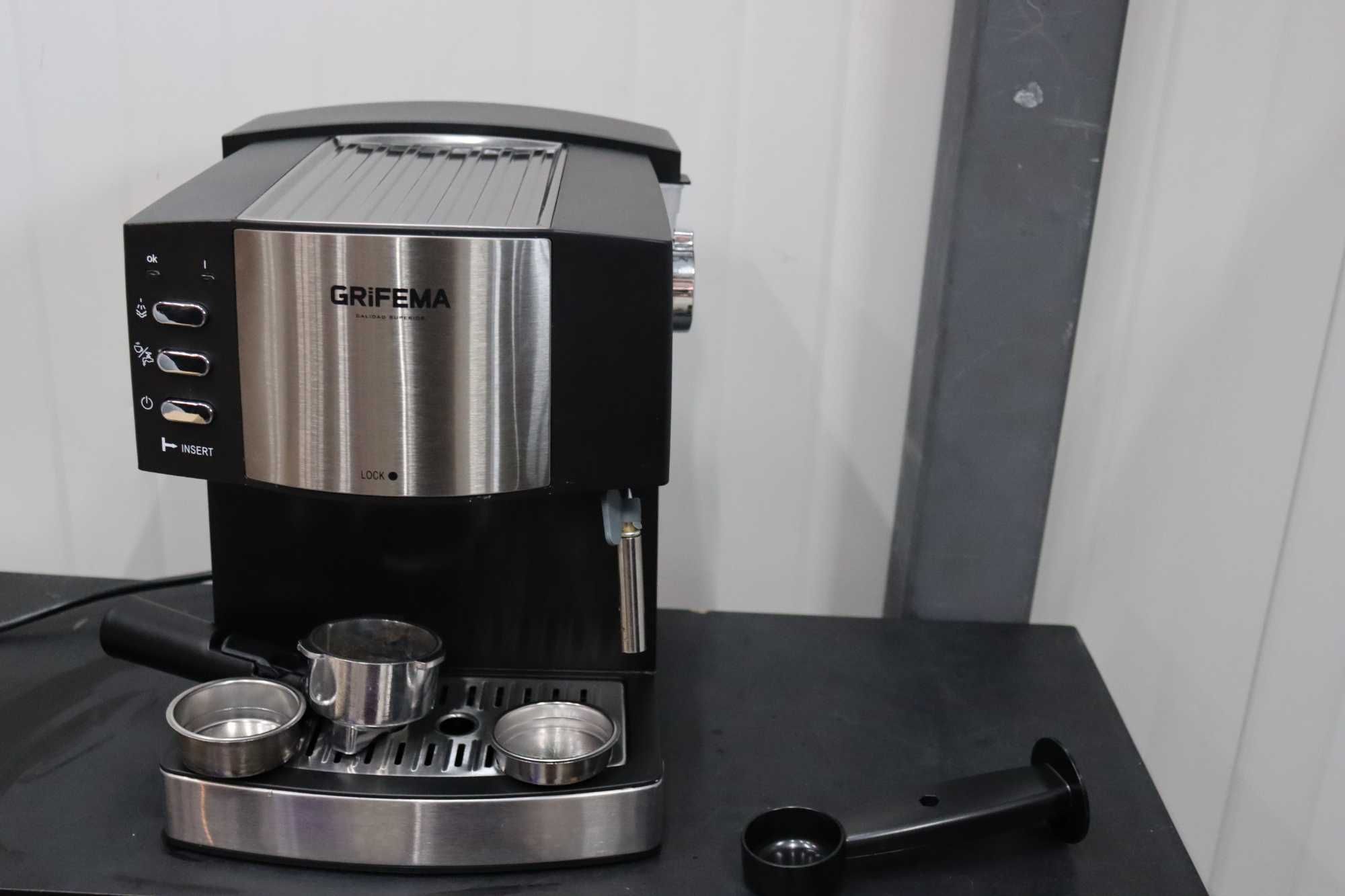GRIFEMA GC3002 Кафе машина за еспресо и капучино, 850W, 1,6л, 20 бара
