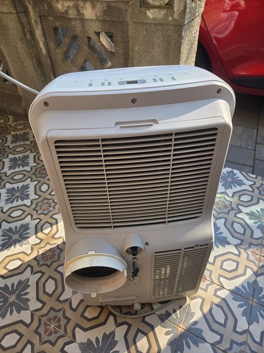 Vând aer condiționat portabil Beko