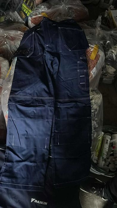 Vand manusi si salopete pentru munca