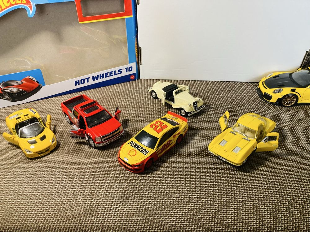 Продавам лотове колички hotwheels/maisto/matchbox 1:64 1:43 1:24