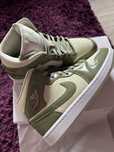 Vand Jordan 1 mid