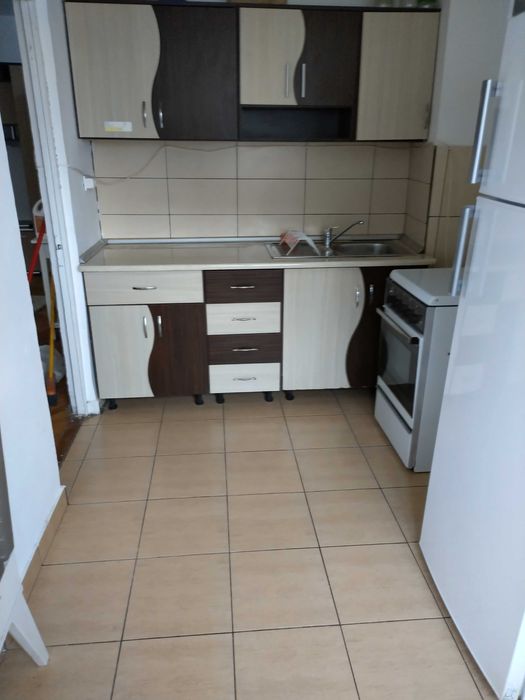 Închiriez garsoniera