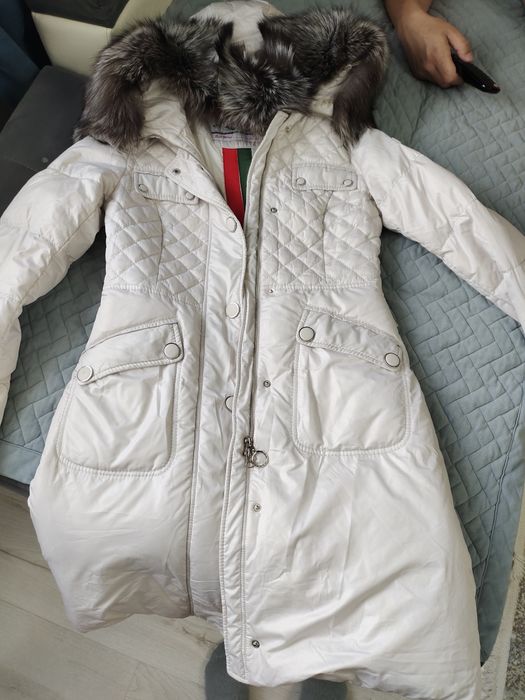 Отдам зимнюю женскую куртку с чернобуркой