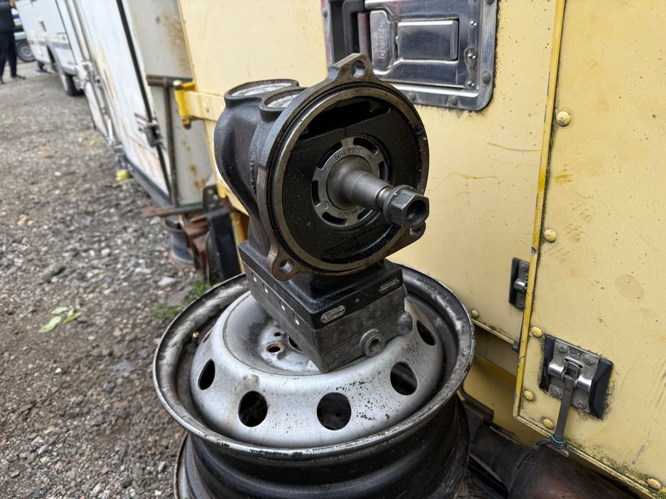 Компресор въздушен двуцилиндров PREMIUM II TR/PR, KERAX /DXI, MAGNUM