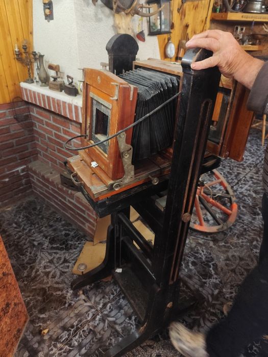 Фотоапарат статив ретро