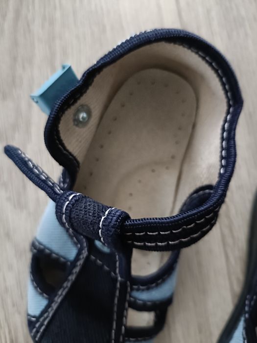 Sandale bebe mărimea 22