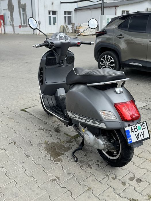 Piaggio Vespa GTS 300 Super