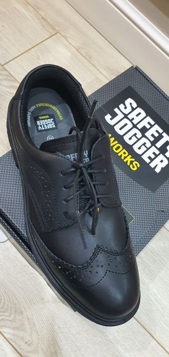 Продам строительную обувь