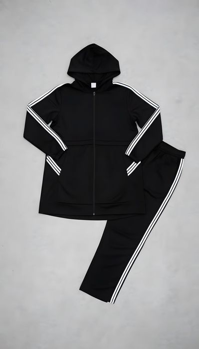 Спортивный женский костюм