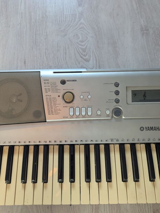 Vând orga Yamaha perfect funcțională