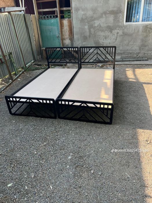 Кравати в лофт стиле двух спальки одна спалки