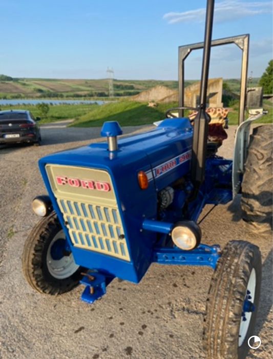 Vând tractror FORD 2000 in stare impechabila