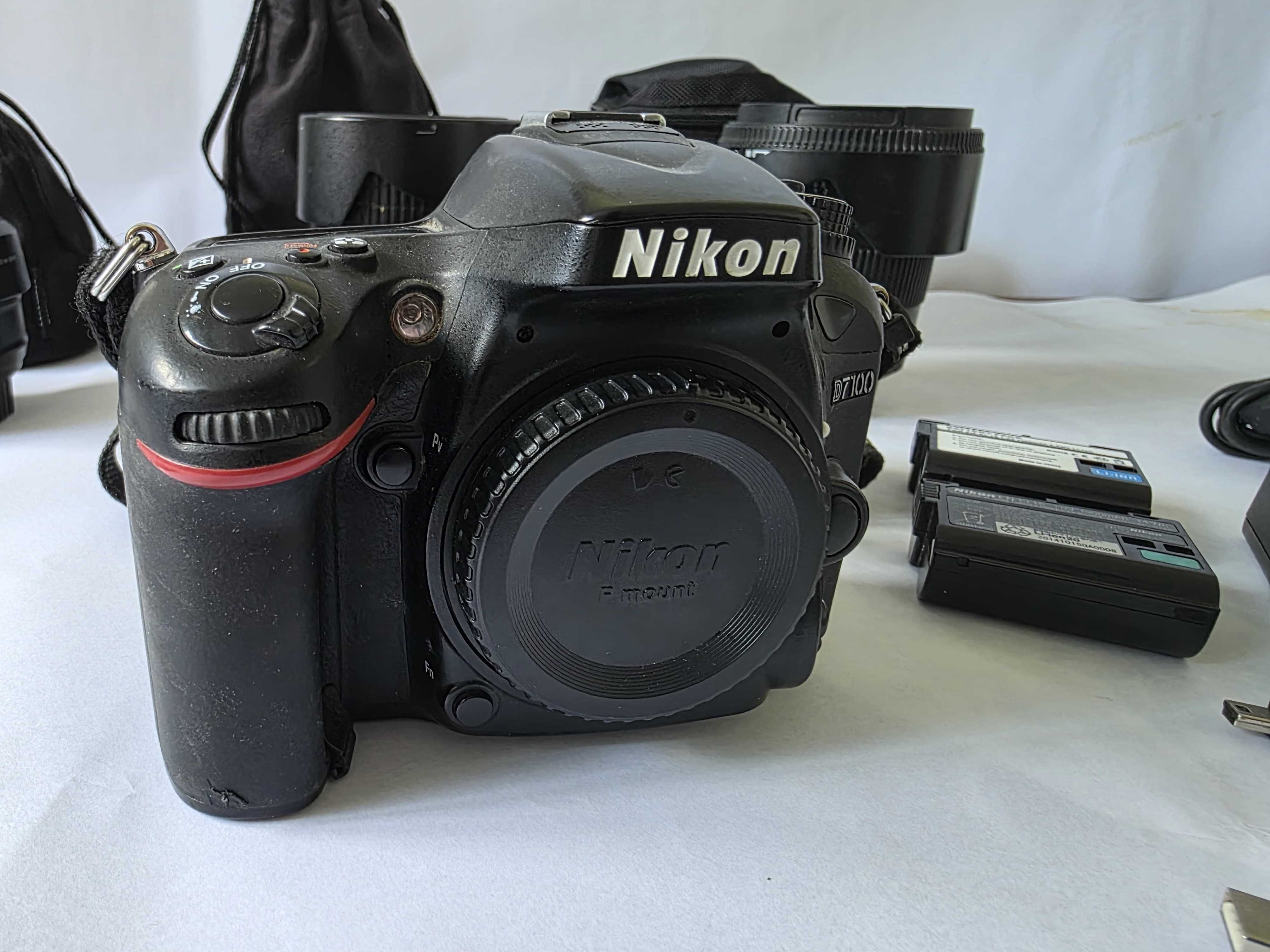 Aparat foto DSLR Nikon D7100 si accesorii