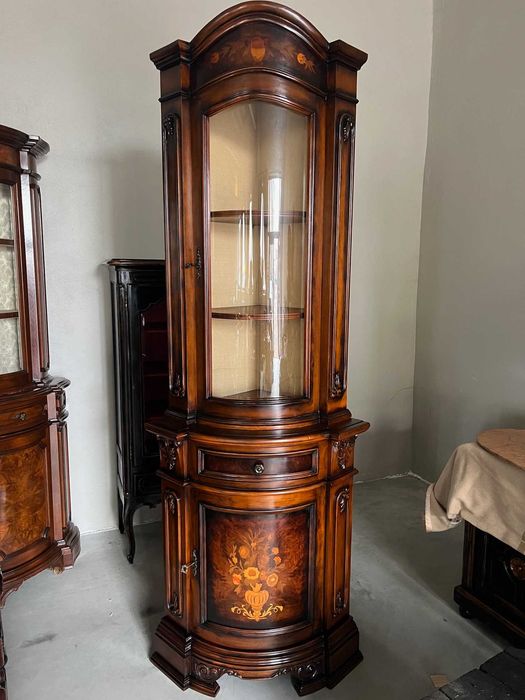 Vitrina Baroc pe colt!