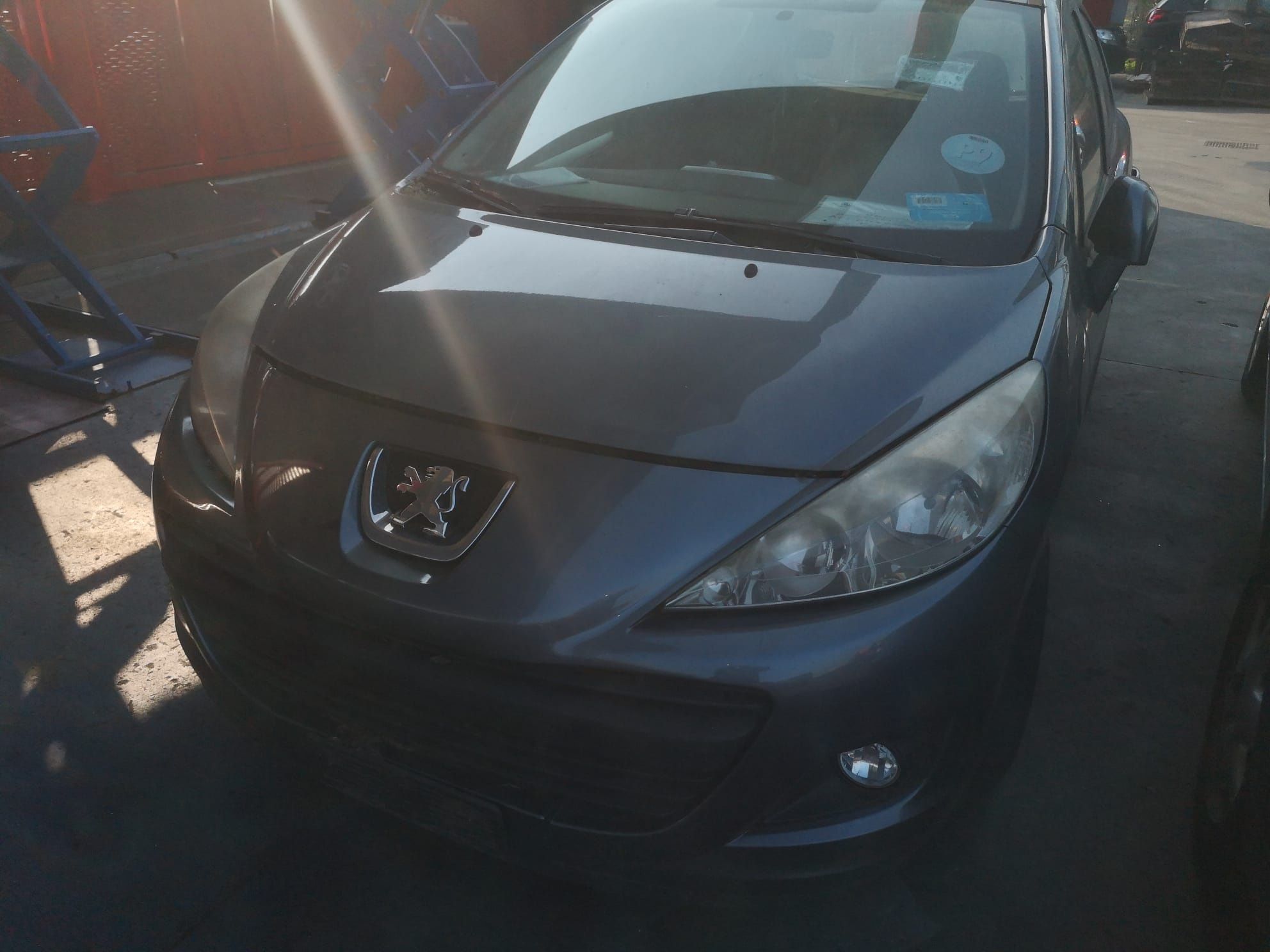 Dezmembrez peugeot 207