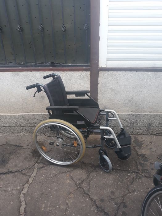 Carucior handicap scaun cu rotile