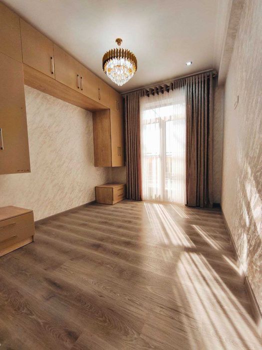 Самарканд шахрида 2 хонали, 8-қаватда жойлашган квартира сотилади.