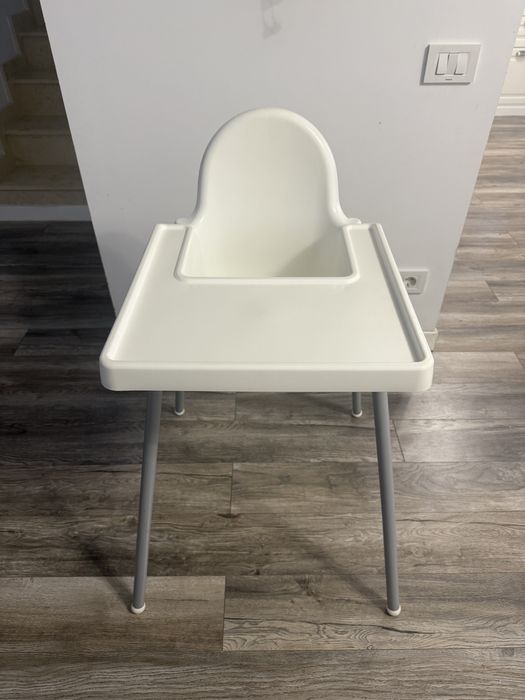 Scaun de masa Antilop Ikea si baveta Tidy Tot