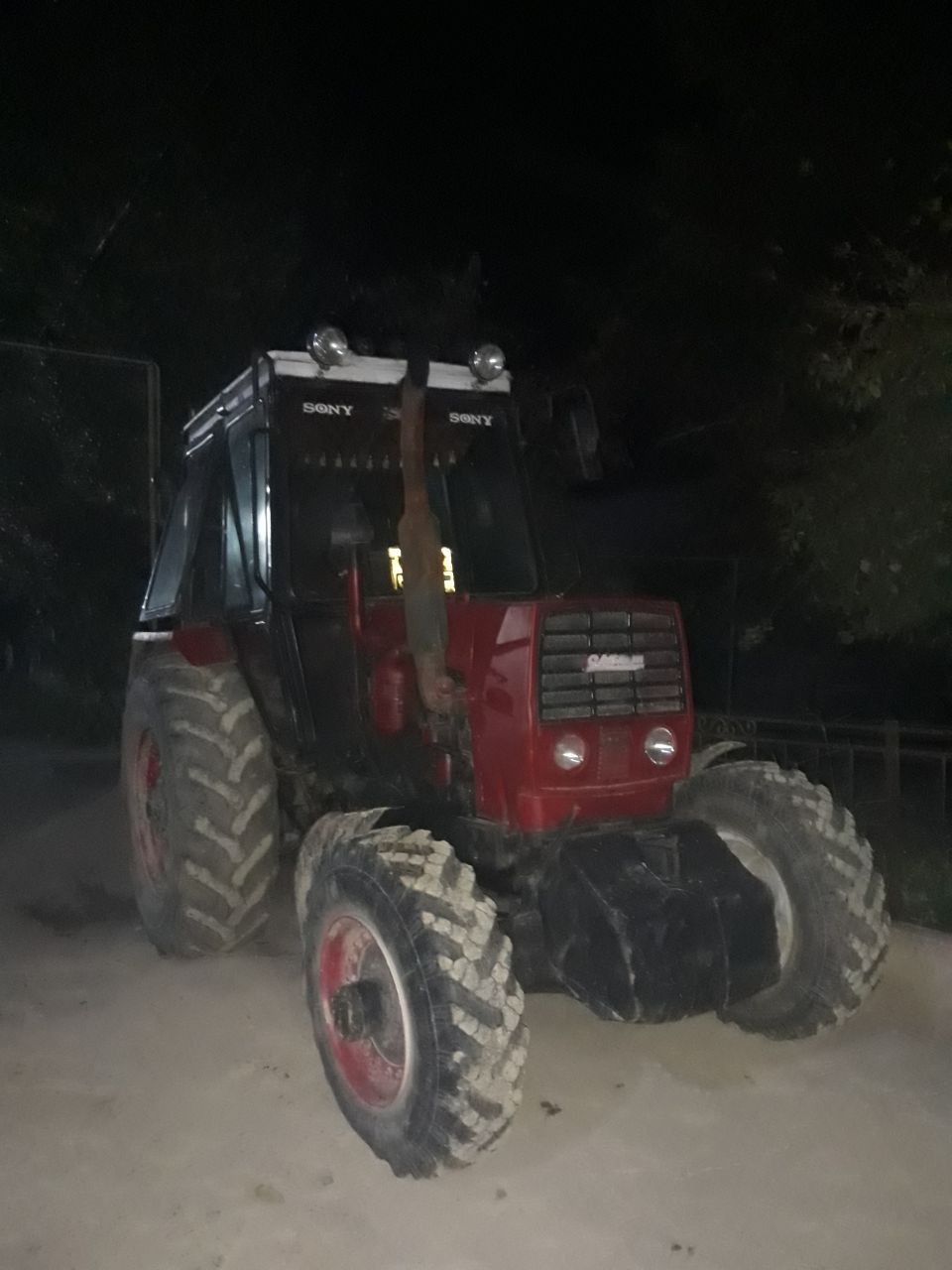 Traktor sotiladi