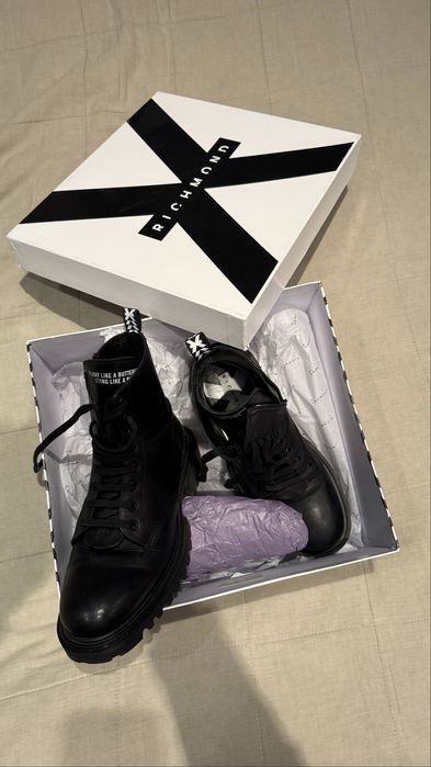 Боти Richmond 42 номер 270 лв.