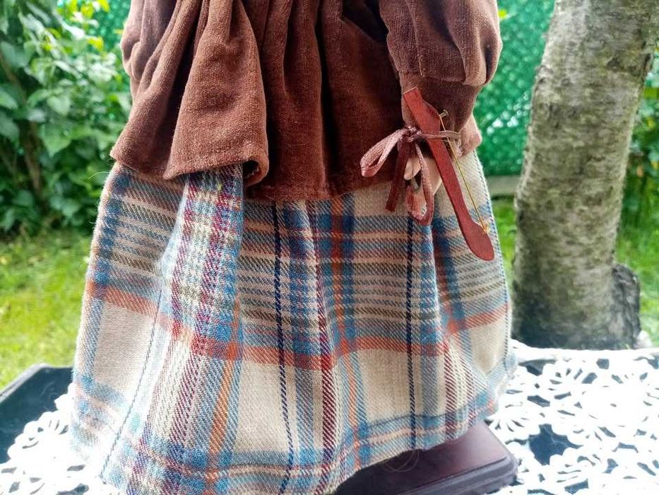 Колекционерска порцеланова кукла