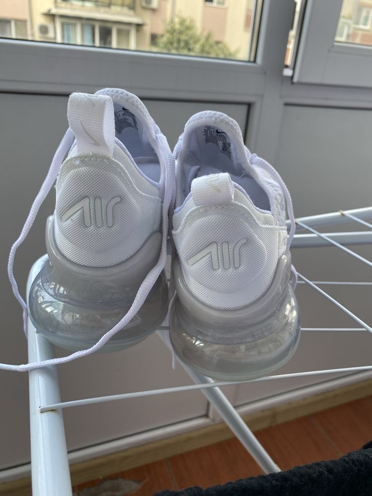 Vând adidasi nike air max 270 unisex