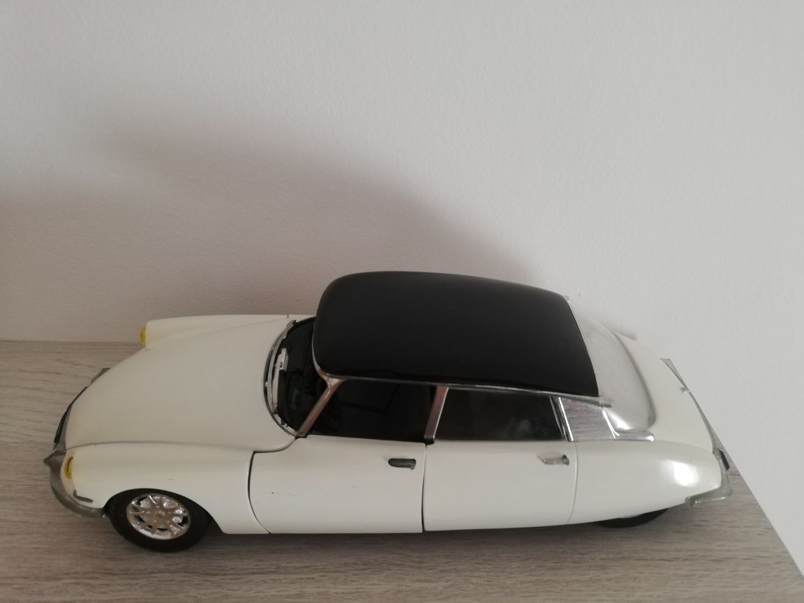 Macheta citroen 1:18 sau schimb cu ferrari