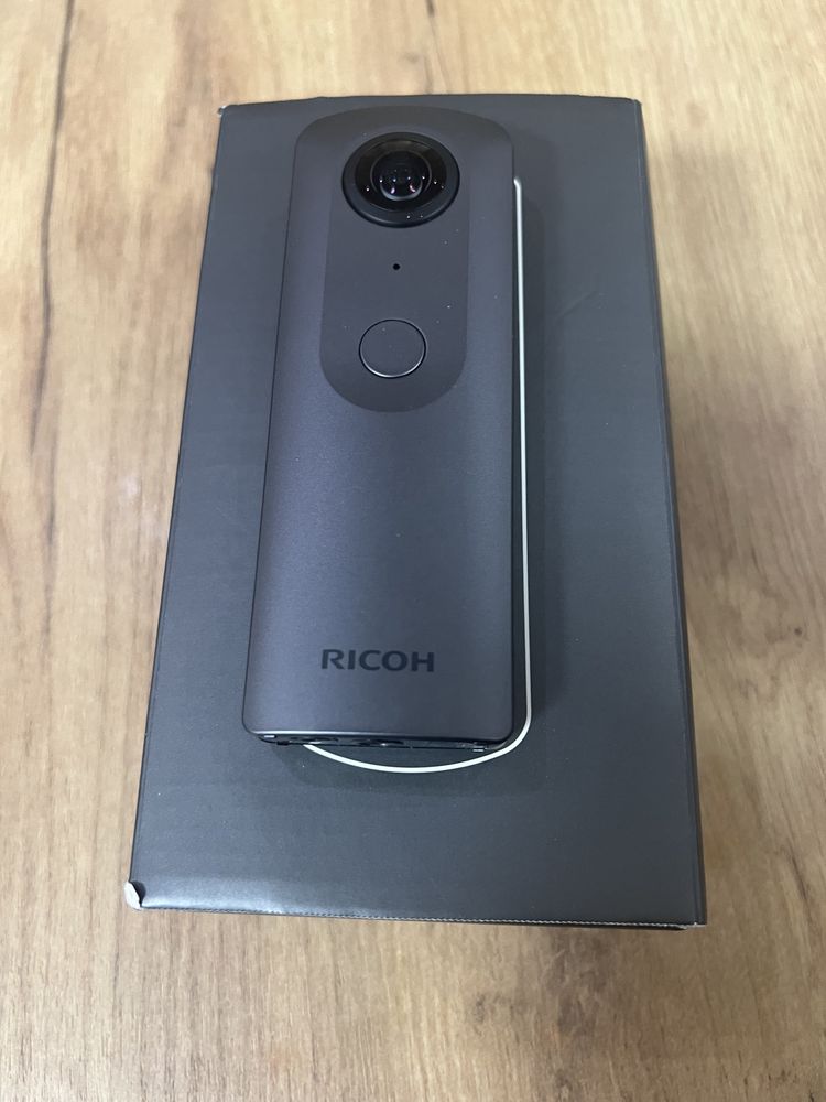 Камера 360 Ricoh Theta V