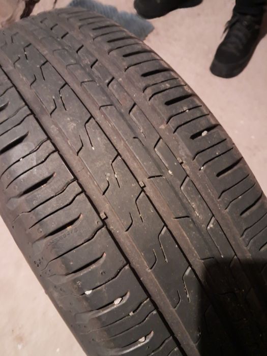 Vând 4 anvelope vara Continental 185/65/15