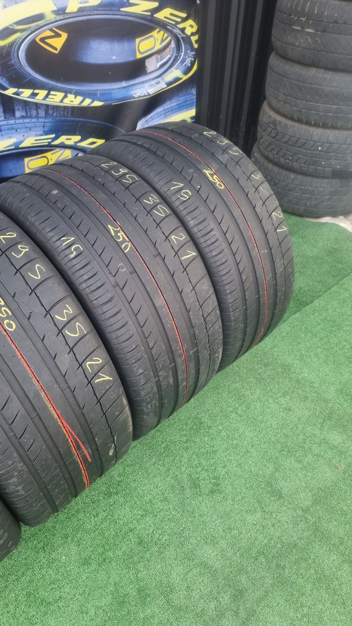 295.35.21 michelin