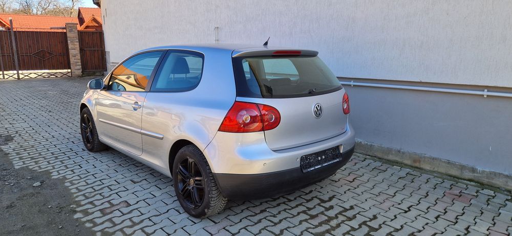 Volkswagen Golf 5 1.4 MPI