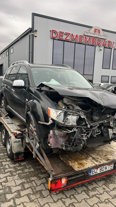 Dezmembram Mitsubishi Outlander 2.2D 4x4 din 2009