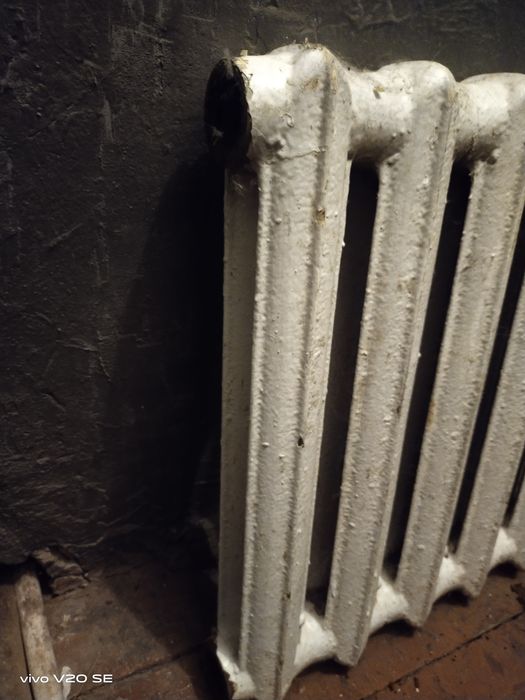 Продам чугунный радиатор