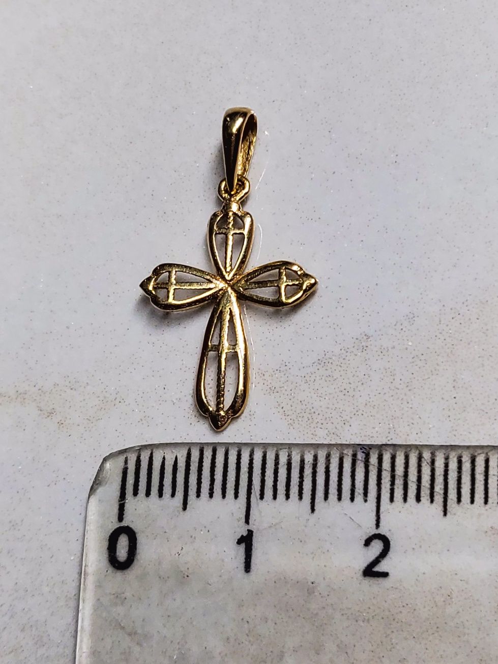 Pandantiv cruce din aur 14K – model de epocă