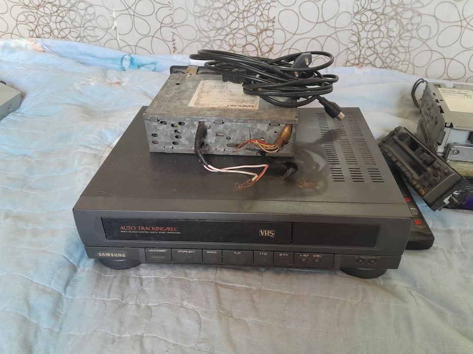 Dvd,видео для кассет,камин, магнитофон для автомобиля