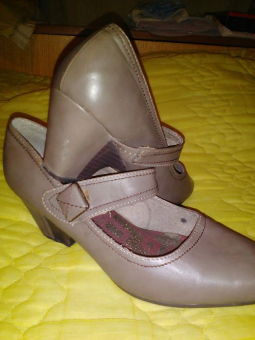 Дамски официални обувки,закупени от Испания,обувани 2пъти.