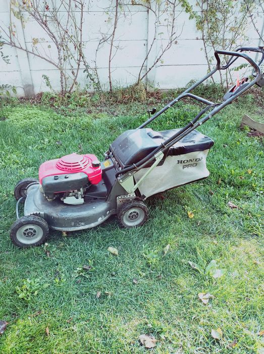 Mașină autopropulsată de tuns iarba HONDA PRO, model HRH 536 HXE