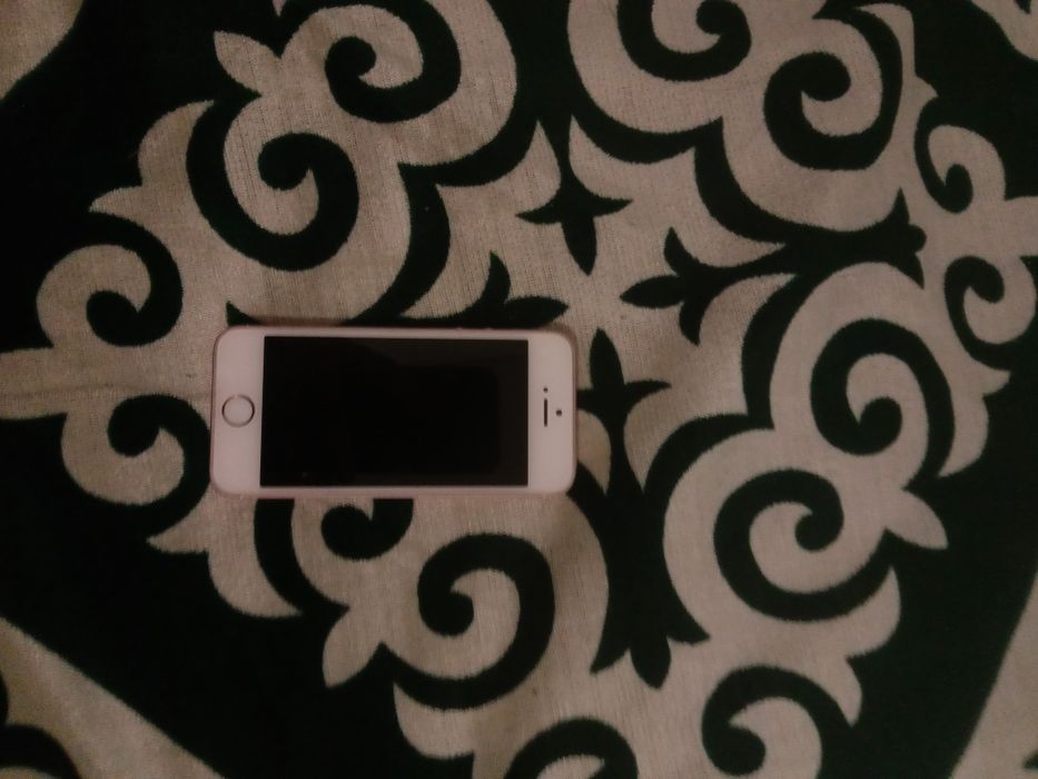 Продам iPhone se