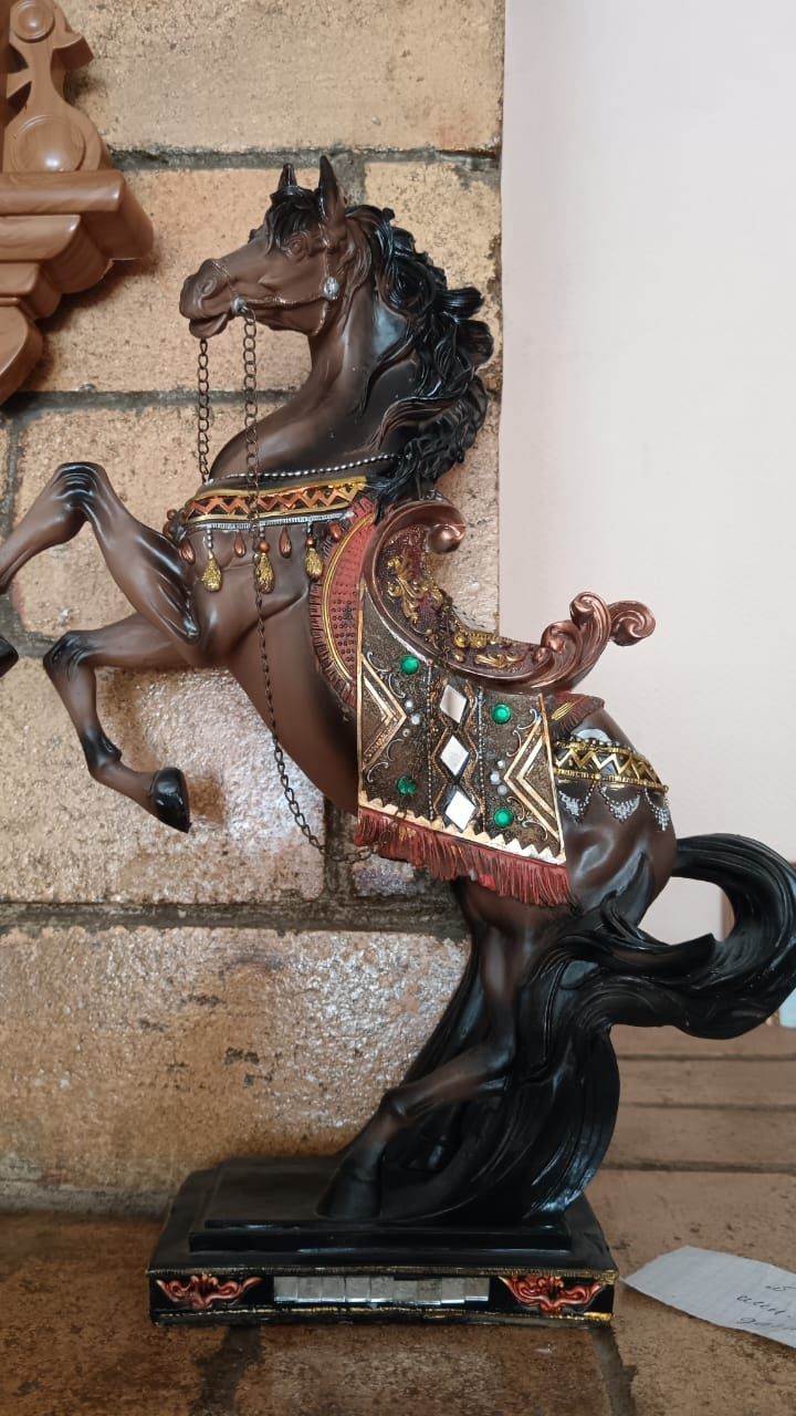 Фигура коня вставшего на дыбы