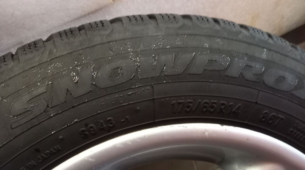 Джанти с гуми 14",5х100, 175/65/14 Toyo зимни