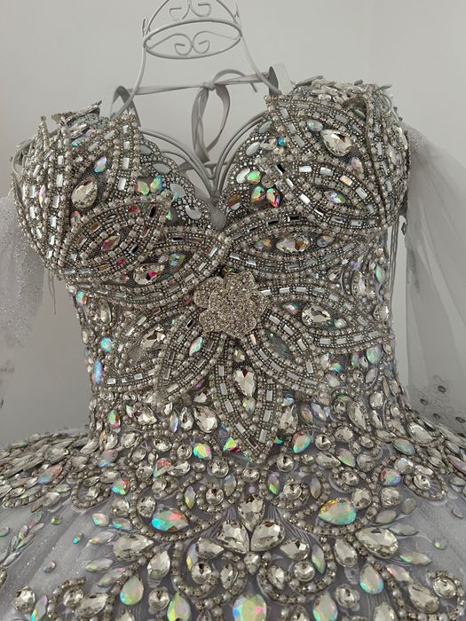 Rochie mireasă a fost purtată câteva ore doar plătită 1900€