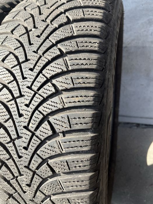 2 бр. зимни гуми 205/55/16 GoodYear 4,5 mm DOT 3720