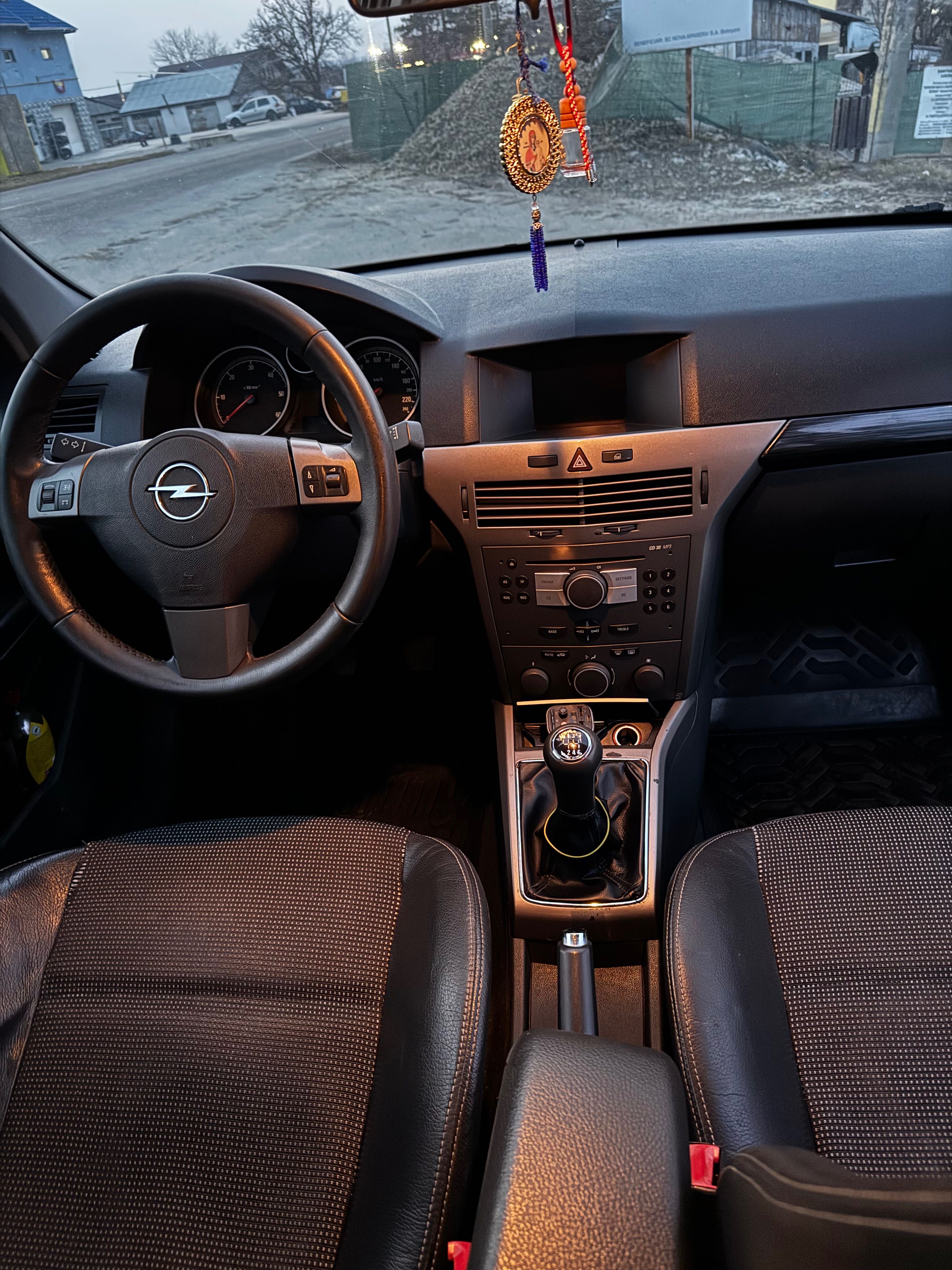Vând Opel Astra H 2006. 1.7 TDI