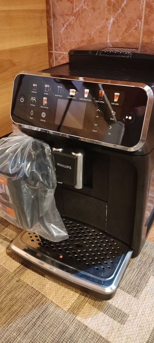 Expresor automat Philips seria 5500 LatteGo ca NOU
