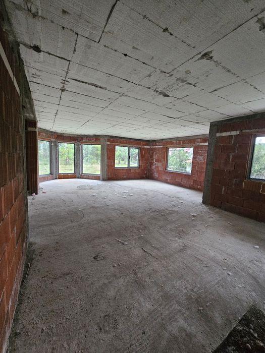 Casa nouă la roșu, 231mp, teren 1067mp, garaj