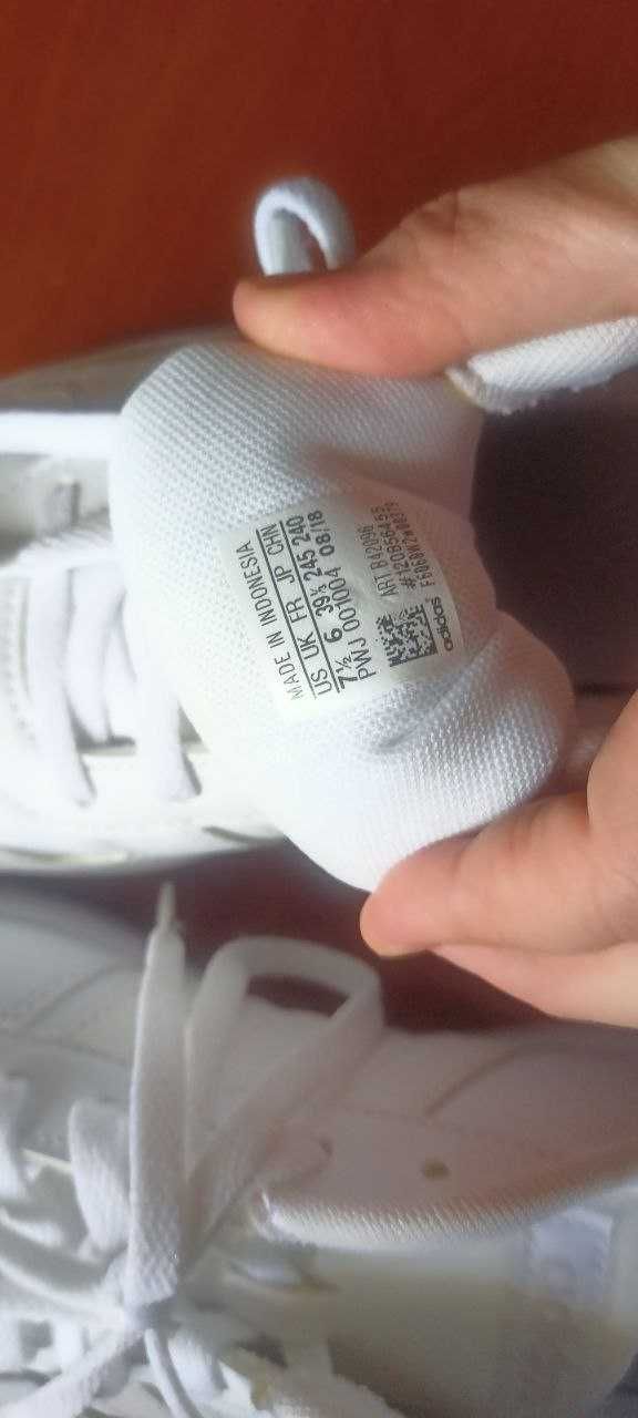 Новые кроссовки adidas размер 39