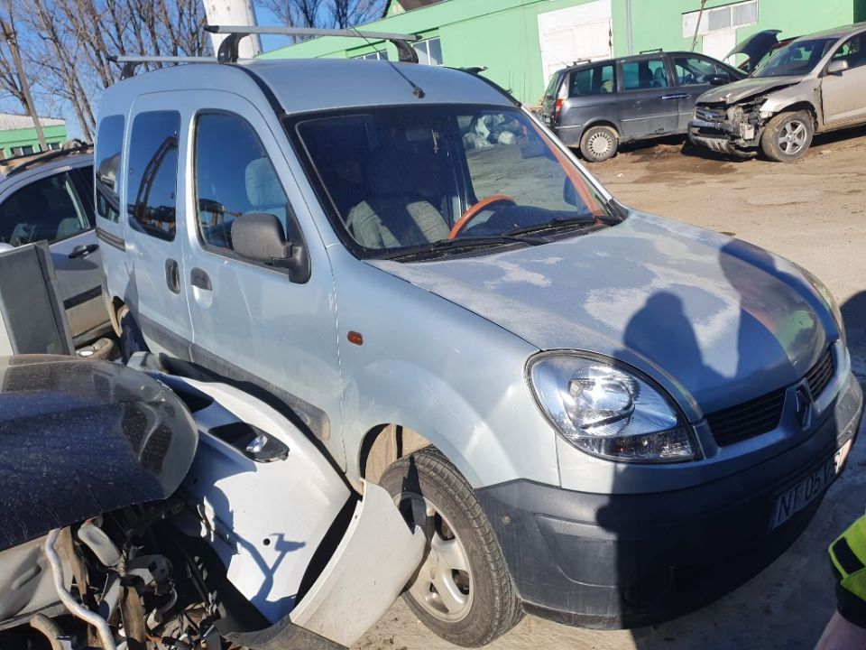 Dezmembrez Renault Kangoo  motor 1.5dci 60kw 82cp k9k 702, dezmembrari cutie de viteze motor