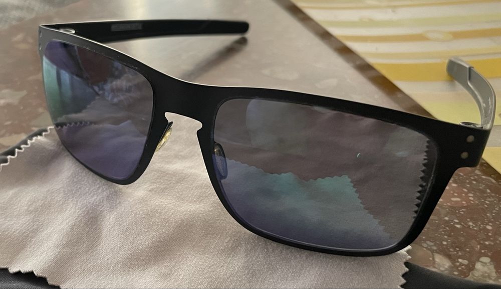 Слънчеви очила Persol PO3152s и Oakley Holbrook Metal